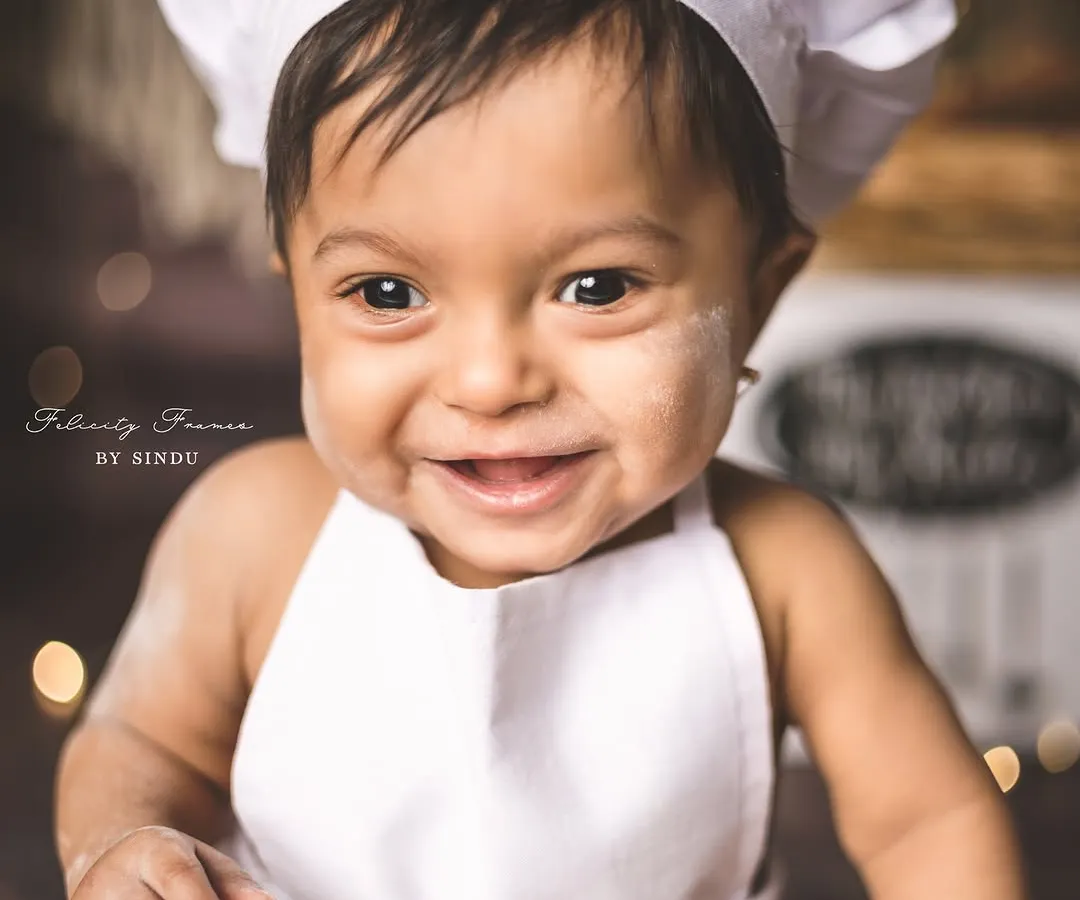 Meet the cutest little chef in town! I love bringing your creative ideas to life, and this sitter session was full of giggles and messy fun. It’s these playful moments that truly capture your baby’s budding personality.