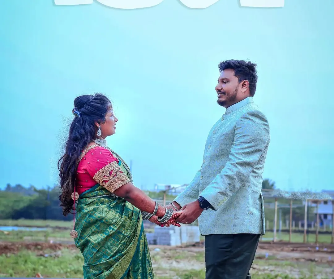 A beautiful moment from a pre-wedding couple shoot. I work with couples to find scenic outdoor locations that match their style, capturing their connection in a relaxed and natural way. This kind of romantic portrait is perfect for save the dates or a wedding album cover.