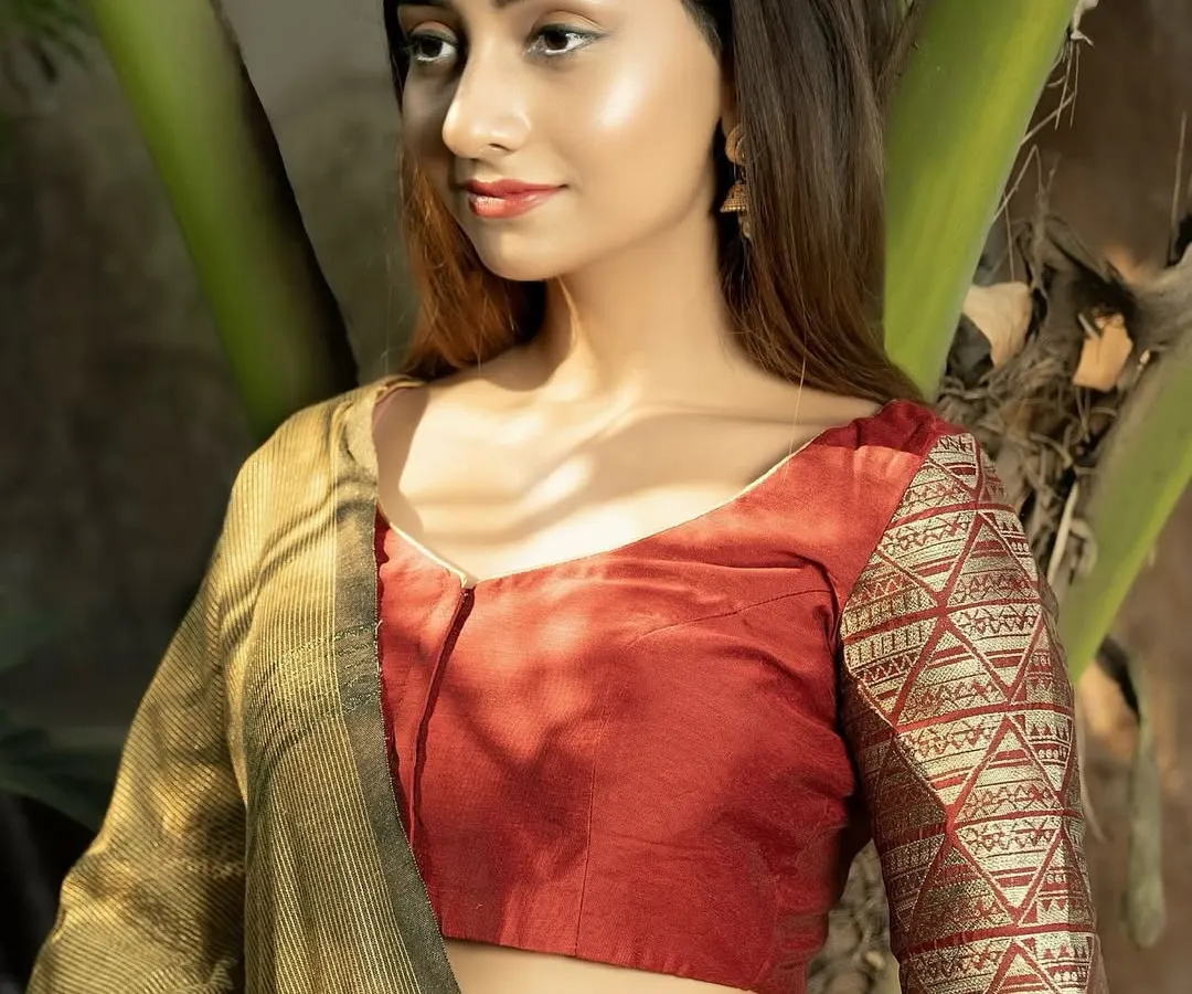 Bold in maroon, regal in gold. This blouse, with its rich maroon body and contrasting gold brocade sleeves, is designed for weddings and festive occasions where you want to shine.