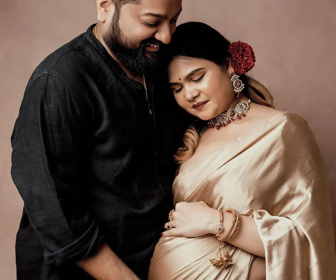 Capturing the quiet love between two people about to become parents is one of my favorite things. This traditional saree maternity session in my Bangalore studio was filled with such warmth and connection.