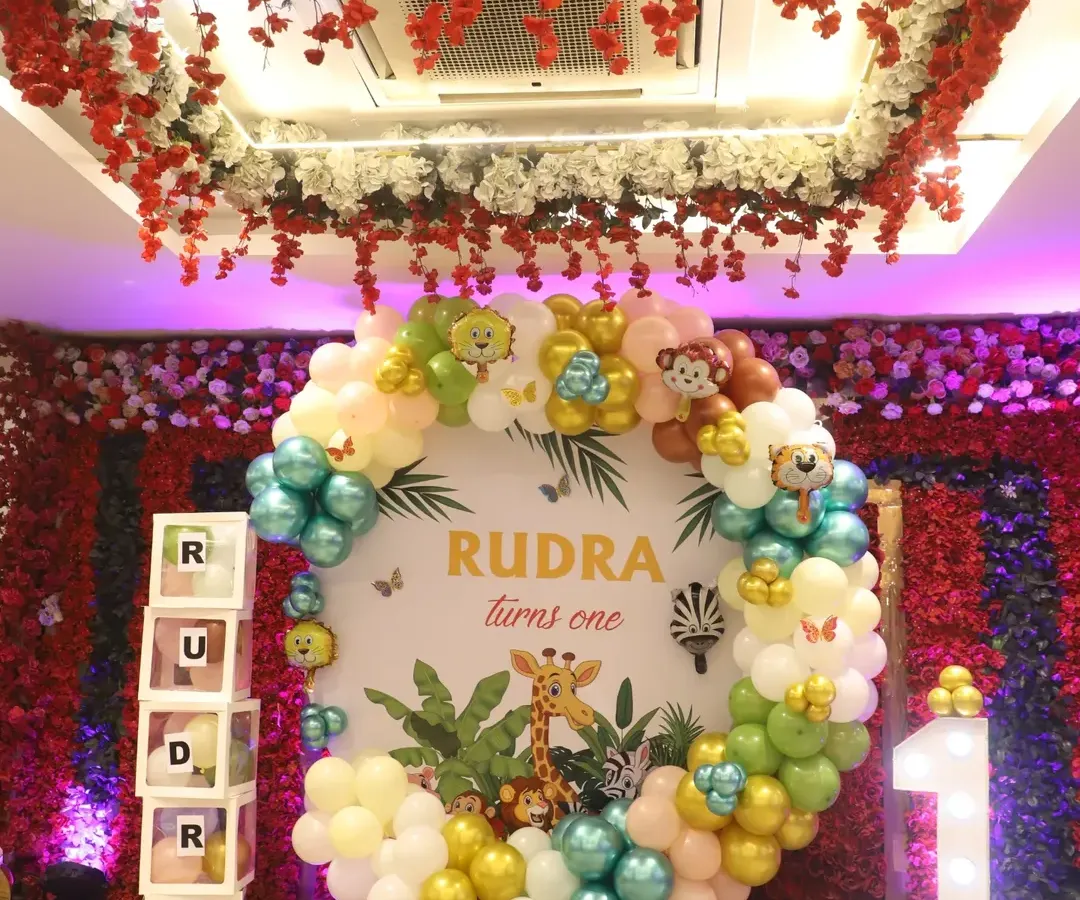 Roar! A first birthday is a big adventure, and I loved bringing this wild jungle theme to life for Rudra's special day. This setup features a custom circular backdrop, a vibrant balloon garland with animal accents, and a light-up marquee number to make the celebration truly shine.