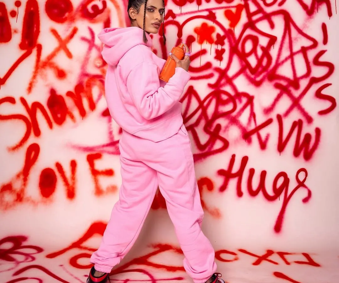 We love getting creative with custom backdrops, like this vibrant graffiti wall. It’s a great example of how we can build a unique, high-energy set for fashion, branding, or conceptual shoots.