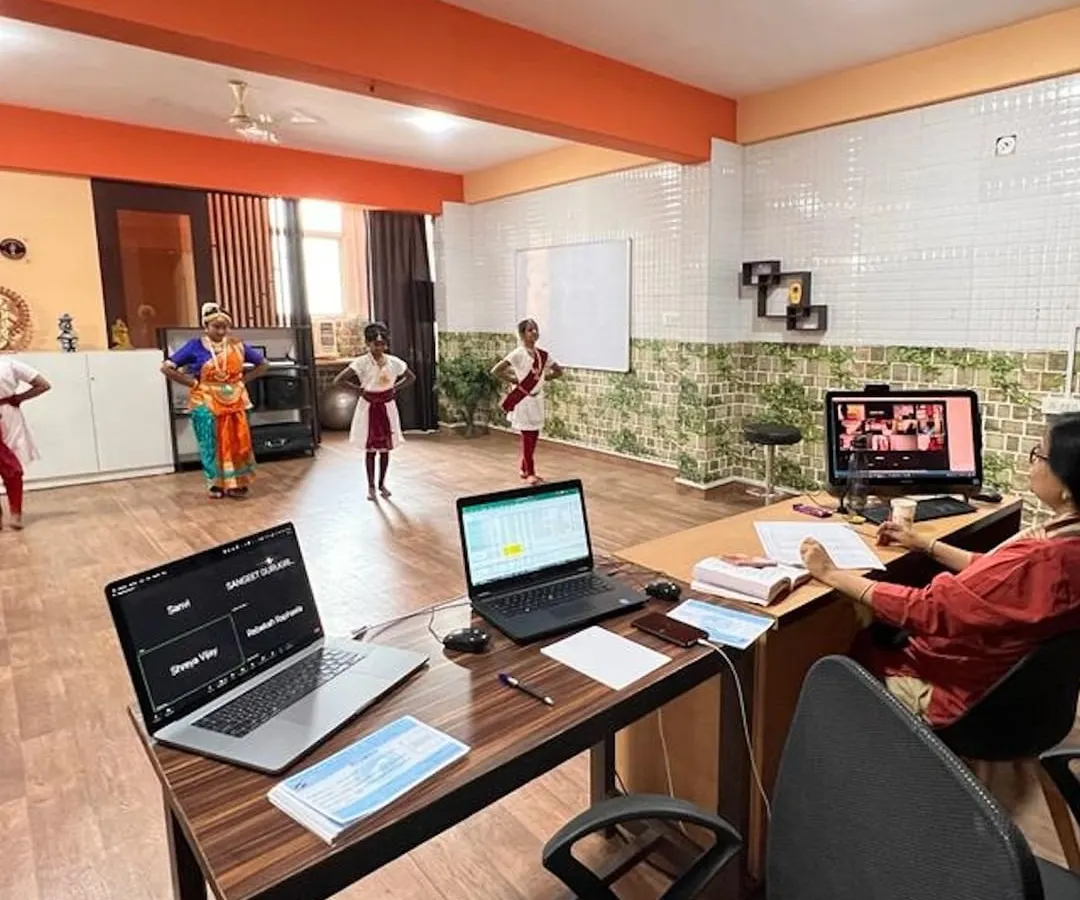 Our hybrid examination model in action. We ensure that both our online and in-person students receive the same dedicated attention and rigorous evaluation from our instructors.