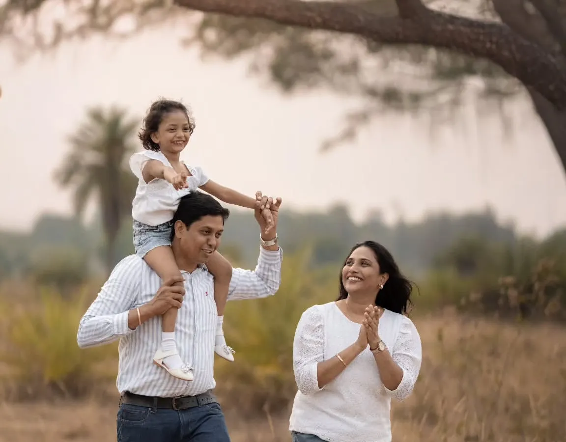A candid family walk during the magical golden hour. These outdoor sessions are perfect for natural portraits that feel full of life and connection.