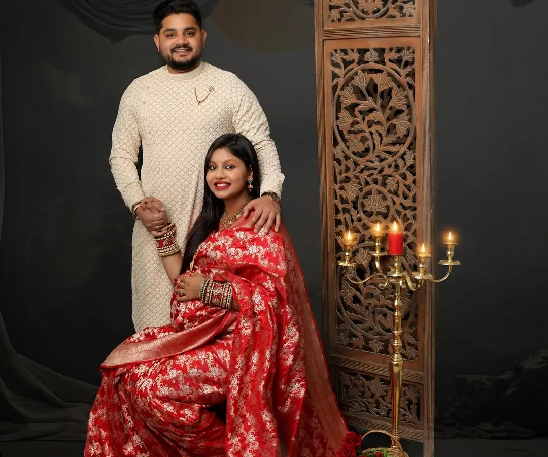 Celebrating our heritage is so important. Here, a radiant couple embraces the journey to parenthood in stunning traditional attire, blending love, culture, and anticipation in one perfect frame.