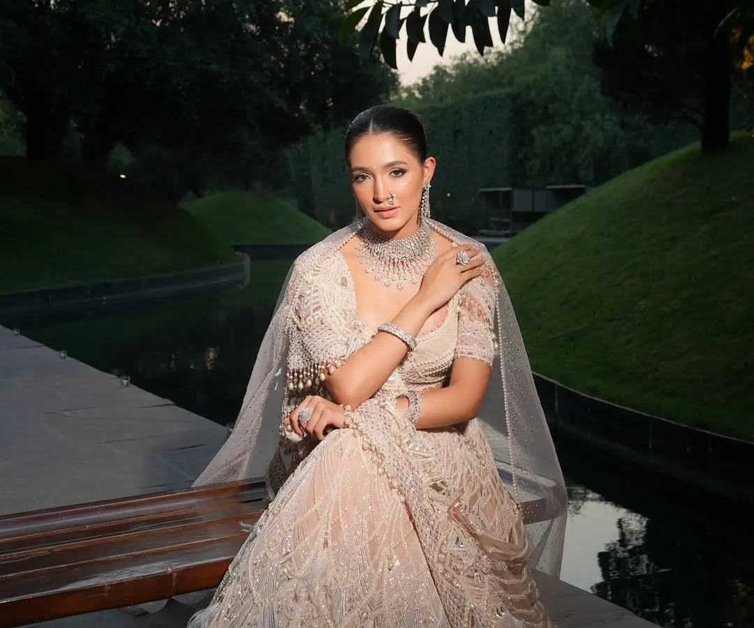 For this classic and fresh look, I chose a stunning monotone Tarun Tahiliani lehenga. The delicate details and ethereal fabric were perfect for an outdoor setting, complemented by exquisite diamond jewellery from Hazoorilal Jewellers for a touch of timeless glamour.