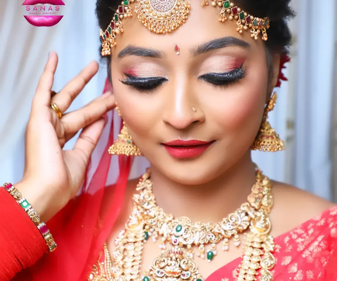 A close up of a classic South Indian bridal look I created. The focus was on flawless HD skin, a sharp winged eyeliner, and a bold red lip, perfectly complemented by the intricate temple jewellery and matha patti.