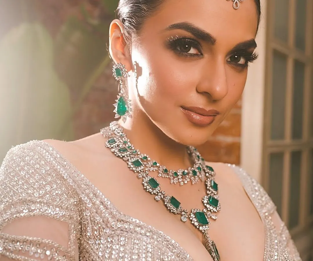 This is the level of high-end bridal glam we teach. Here, you will master techniques like creating dramatic smokey eyes with a flawless, radiant base, perfect for a sangeet or reception look.
