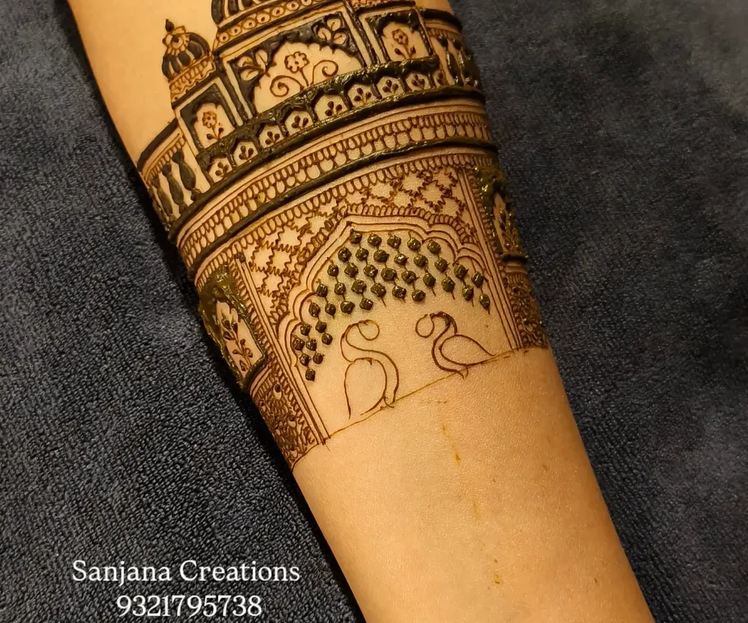 This is an example of the kind of detailed, story-driven work we can create. This armband, inspired by royal Indian architecture, was designed for a bride. It features palace domes, intricate jali work, and swan motifs, all skills covered in my advanced bridal workshop.