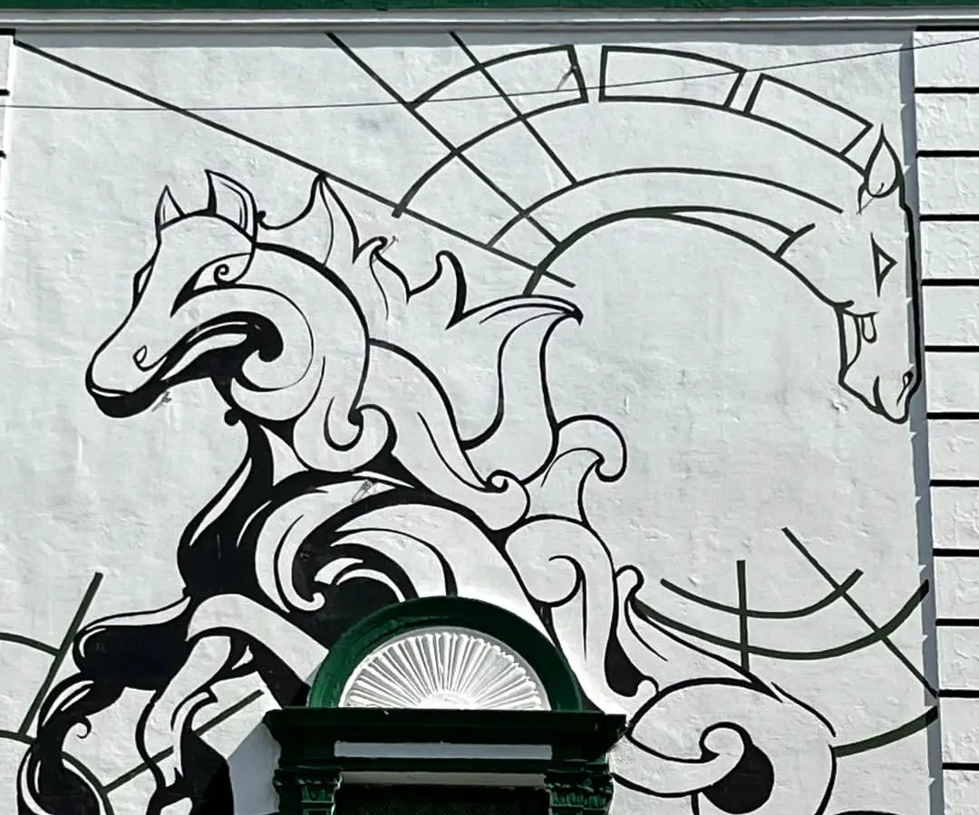 I can switch up the style to match the vibe of any space. For this iconic building at the Mahalaxmi Racecourse, we went with a minimal, powerful line art mural of horses, proving that graffiti can be both elegant and bold.