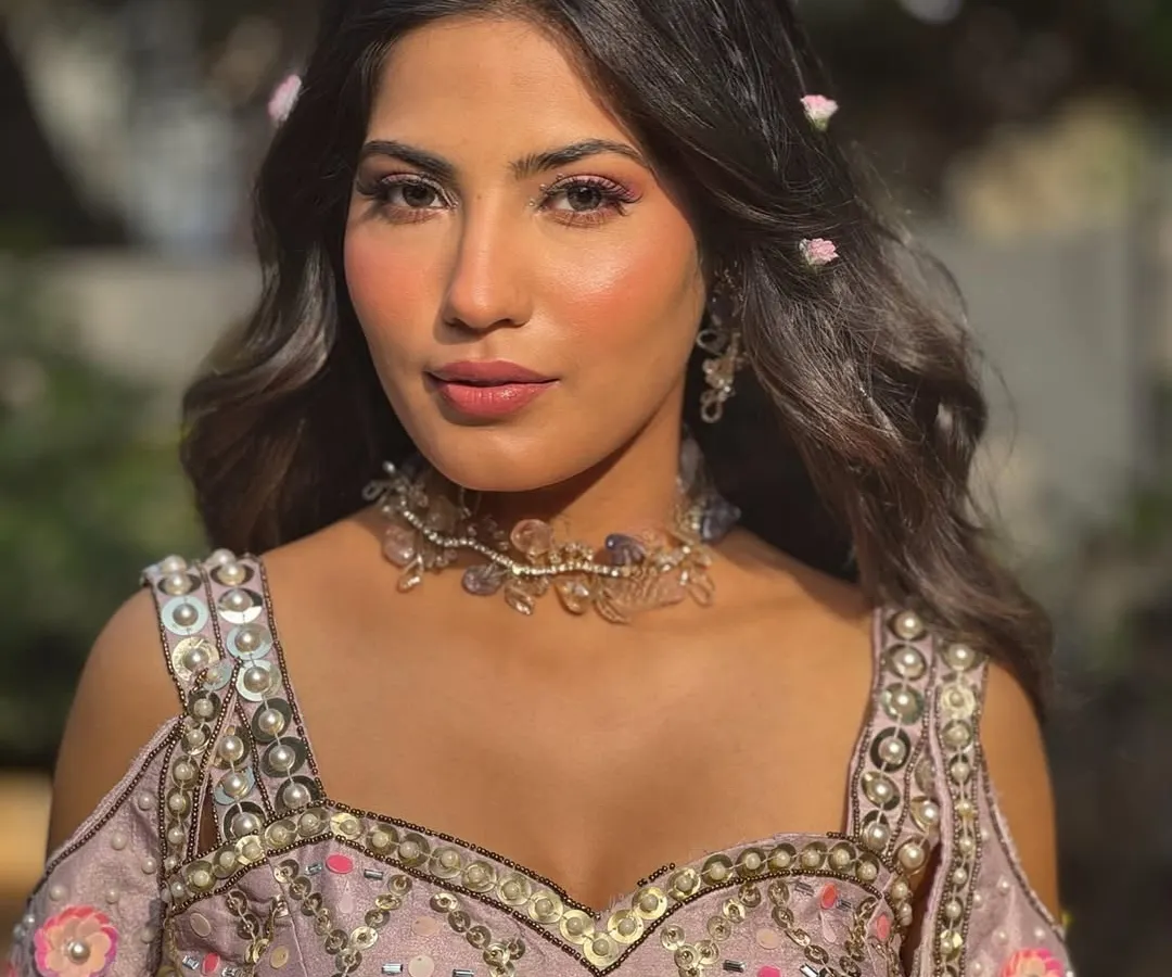 A soft, romantic look perfect for a daytime Mehendi or carnival event. I focused on creating dewy skin that glows in the sunlight, paired with a hint of pink on the eyes and lips, and whimsical flowers woven into her hair.