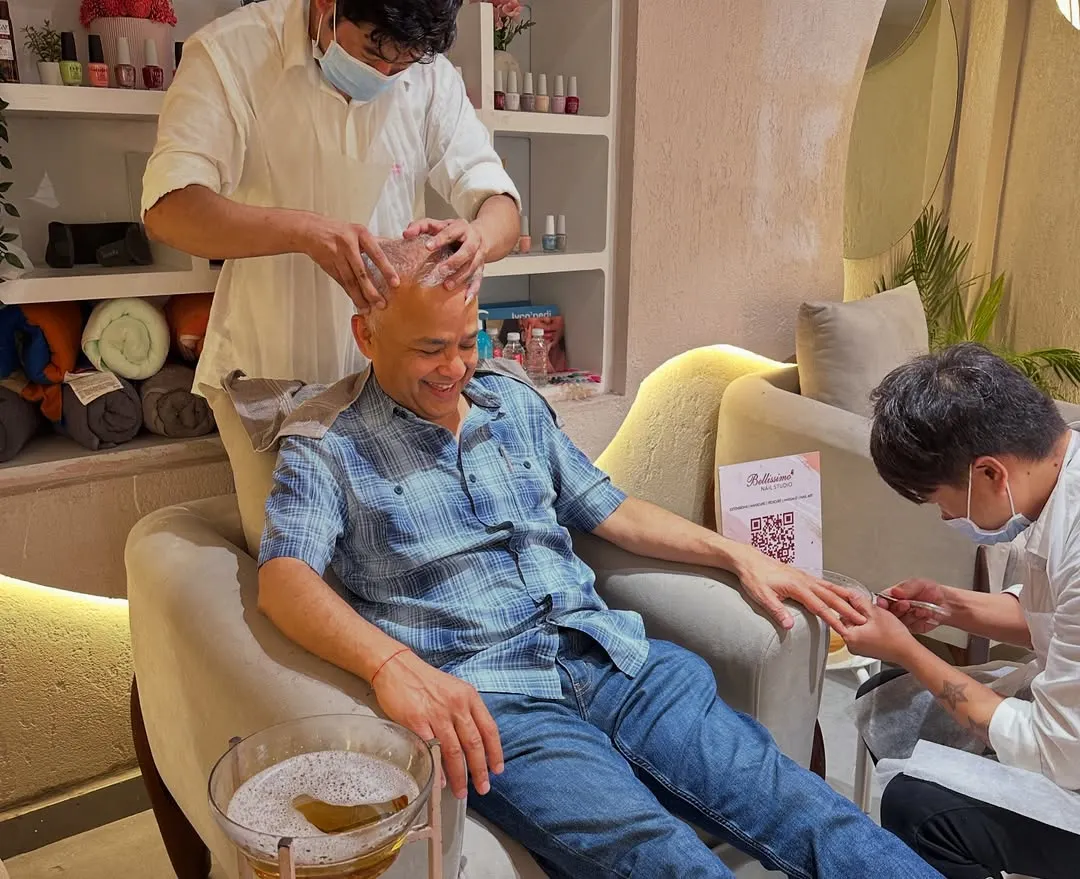Self-care is for everyone, and I love seeing my clients truly let go. Here, we're providing a soothing head massage to ease tension while also giving a clean, professional manicure. It’s the ultimate multi-tasking relaxation.