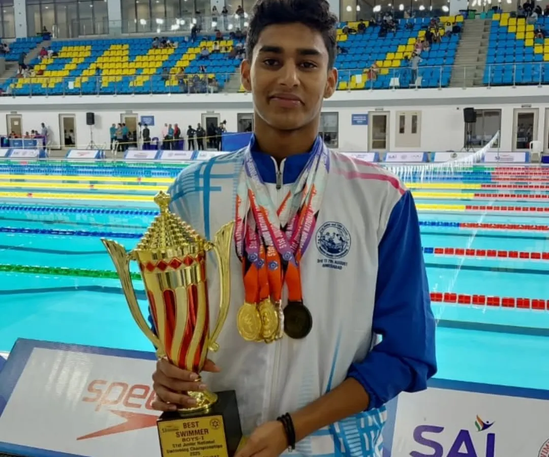 This is what a champion looks like. We are incredibly proud of our swimmer Dhakshan S, who was awarded the prestigious Individual Champion trophy at the 51st Junior Nationals after winning 6 golds, 1 silver, and 1 bronze.