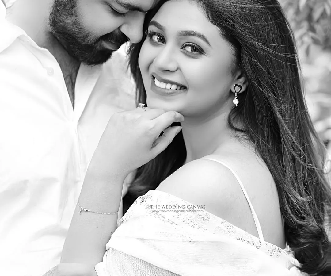 A quiet moment between a couple, captured in timeless black and white. I believe the most powerful love stories are often told in the simplest gestures. This pre-wedding portrait focuses purely on connection and emotion.