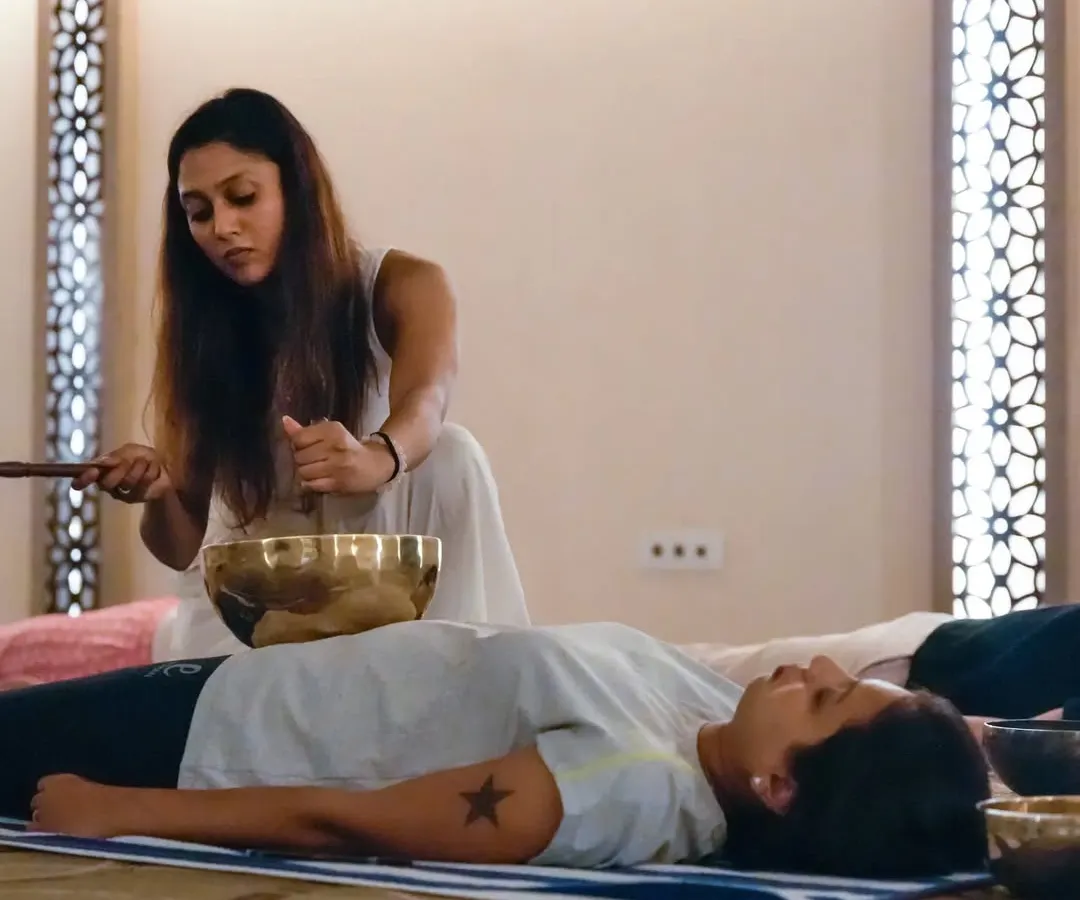 Here, I am guiding a participant through a personal sound healing experience. By moving the singing bowl over the body, the therapeutic vibrations can work directly on areas of stress, promoting emotional release and balancing the body's energy centers.