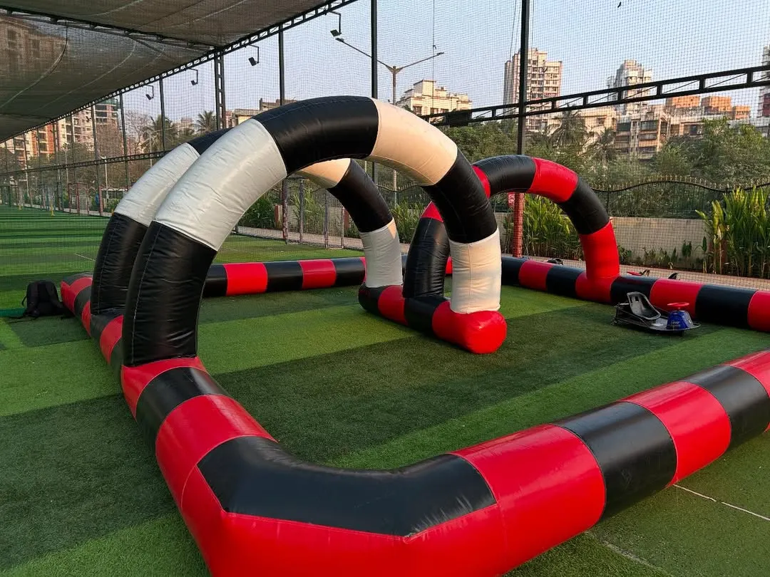 Our inflatable go-kart track is a major attraction for any kids' party. I set up the entire circuit, complete with arches, providing a safe and exciting racing experience for young drivers.