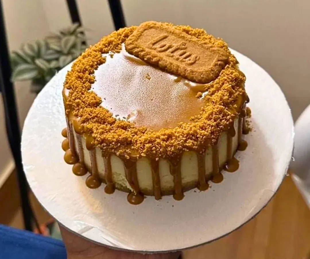 This is the one that gets all the love. Our Lotus Biscoff Cheesecake features a crunchy biscuit base, a rich and creamy baked cheesecake filling, and a generous topping of Biscoff spread and crumbs.