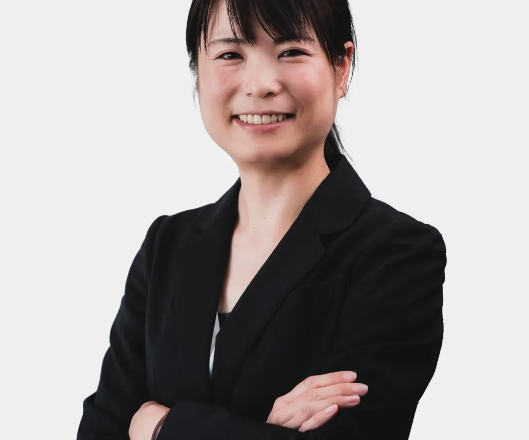 A classic headshot against a clean, white background is timeless and versatile. My focus here is on capturing a confident and approachable expression, ensuring the portrait is perfect for everything from a LinkedIn profile to a corporate directory.