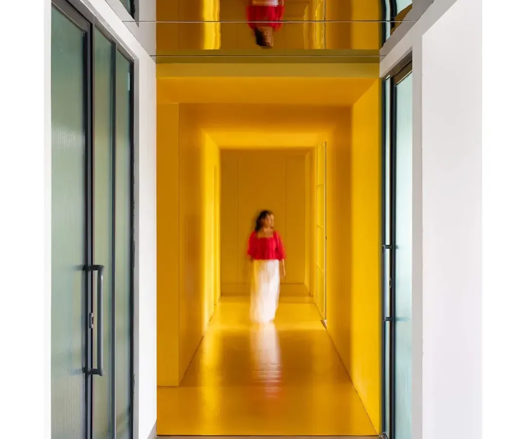 For the Amber Encase clubhouse, I used a bold, monochromatic yellow to create an immersive and energetic corridor. The reflective ceiling doubles the impact of the color, making the space feel endless and dynamic.