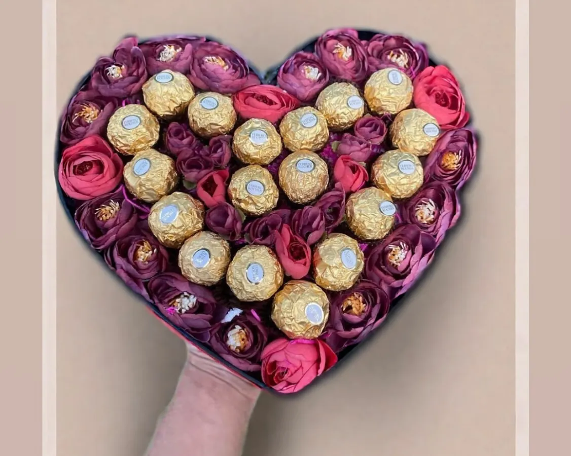 The perfect union of romance and indulgence. This heart-shaped box features a beautiful arrangement of deep pink roses and golden Ferrero Rocher chocolates, making it an unforgettable gift for someone special.