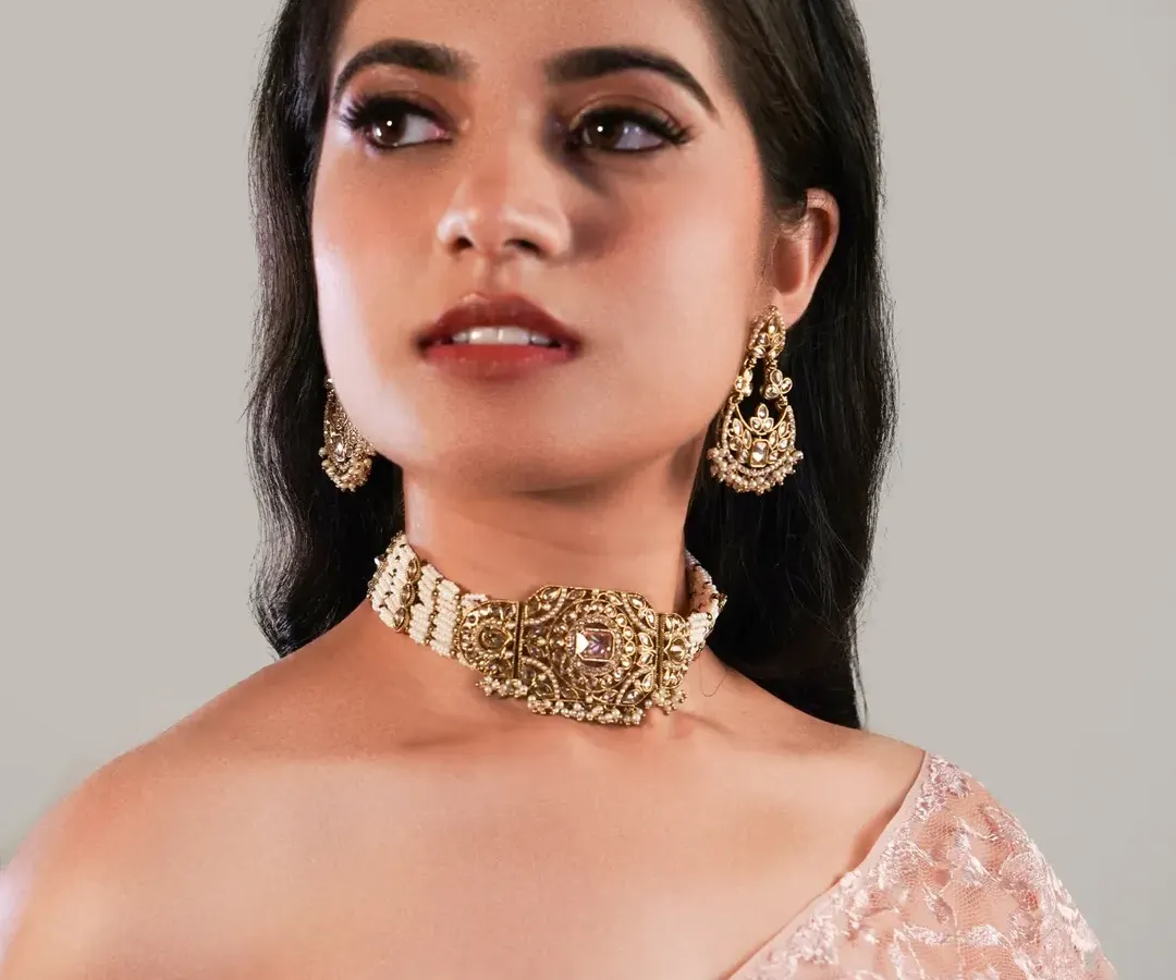 For this jewellery campaign, my goal was to create a clean and radiant look that complements the intricate pieces. The makeup is designed to be elegant and defined, ensuring the focus remains on the product while the model looks flawless.