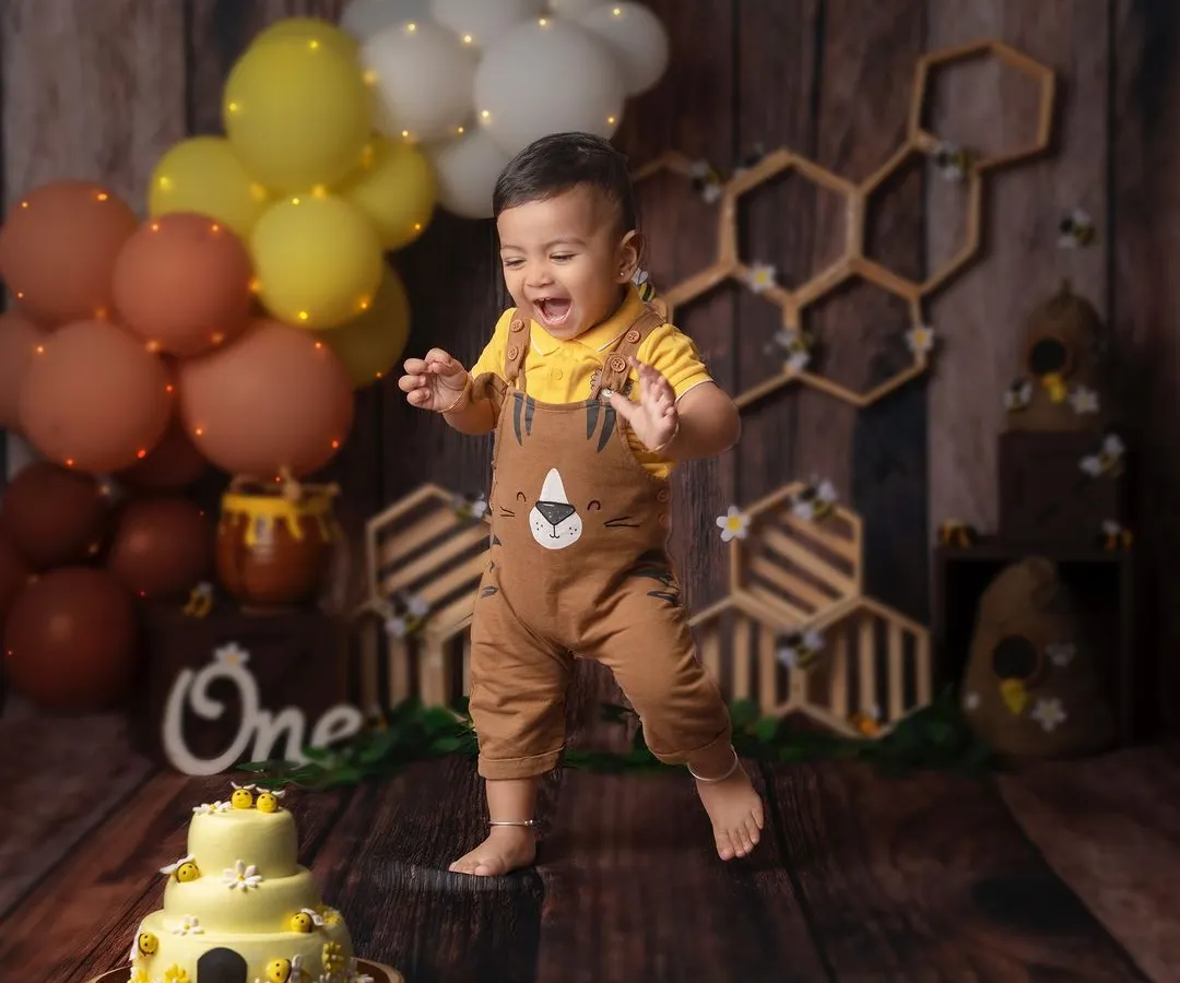 There is nothing more joyful than a first birthday cake smash! I love capturing the pure, uninhibited excitement as your little one dives into their cake. This honey bee theme is just one of the many creative setups I offer.