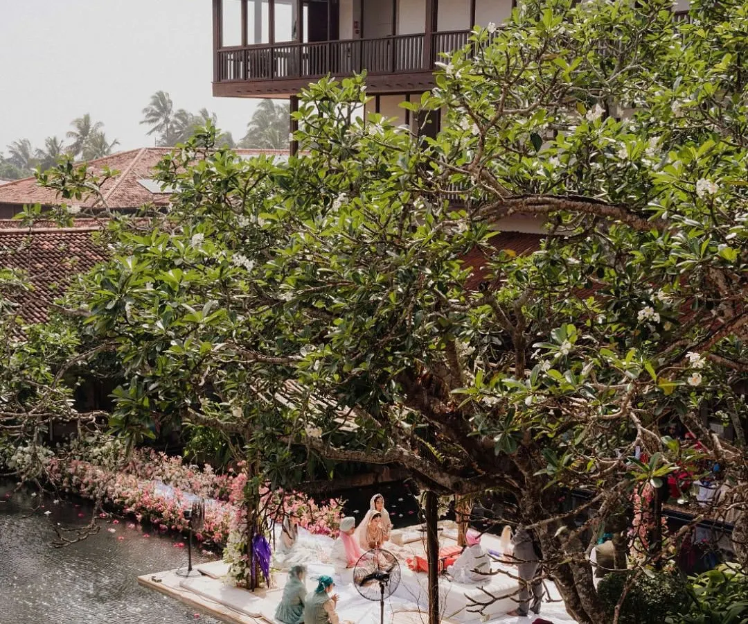 In the serene backwaters of Sri Lanka, we designed this floating mandap to feel like a natural extension of the landscape. The ceremony took place on the water, surrounded by lush greenery and soft florals, creating a peaceful and deeply personal moment for the couple.