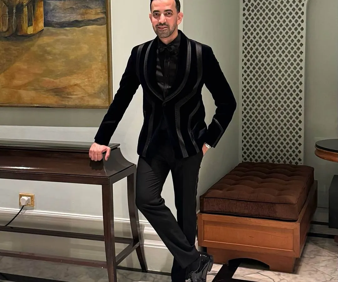 For Ali's celebration, I crafted this black velvet tuxedo. The structured satin lapels create a sharp, powerful silhouette, perfect for a black-tie event or reception.