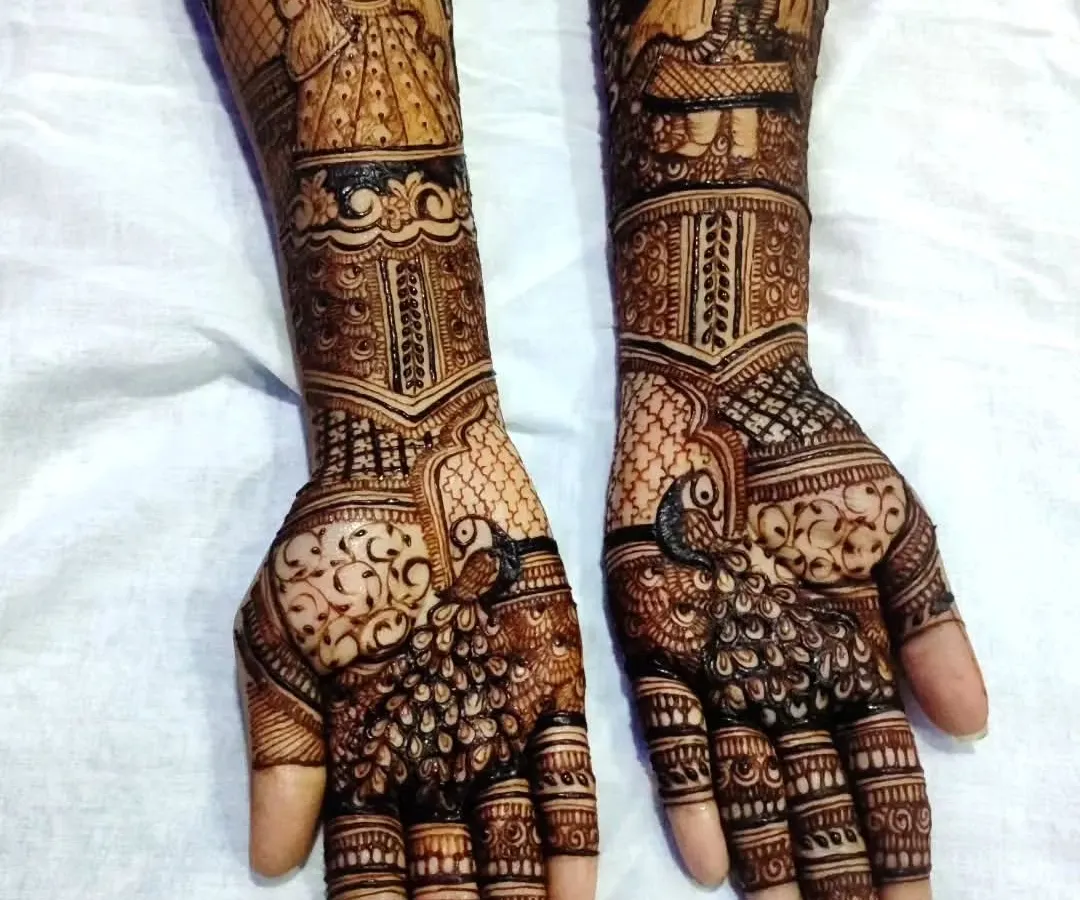 I believe mehndi tells a story. In my classes, you will learn how to create beautiful figurative work, like the traditional bride and groom portraits shown here, bringing a personal and narrative touch to your bridal designs.