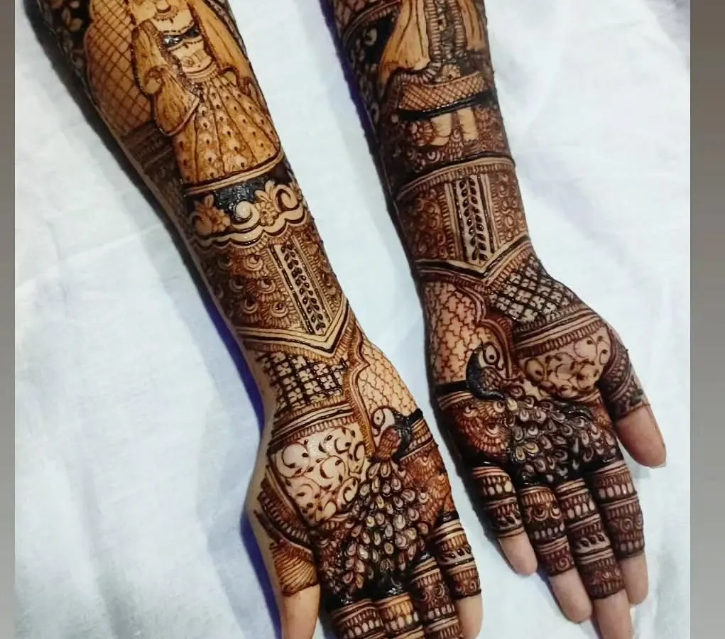 I specialize in telling your love story through henna, like with these beautiful bride and groom portraits. We can customize these figures to capture the essence of your relationship, making your bridal mehndi truly one of a kind.
