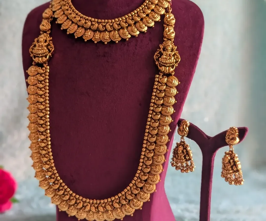 My classic Kaasu Haara and necklace combo is a favorite for South Indian brides. This product shot shows the beautiful antique gold finish and the detailed craftsmanship, featuring Goddess Lakshmi motifs for a truly traditional and auspicious Muhurtham look.