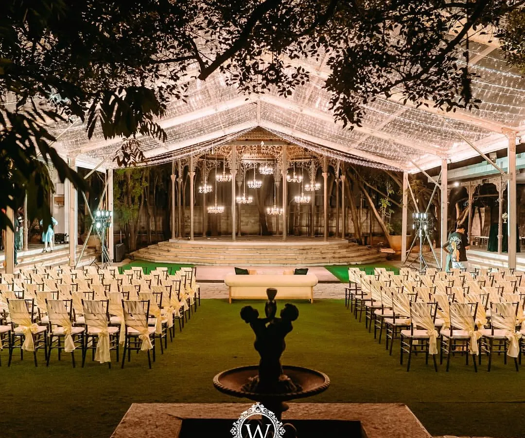 For this cocktail night, we set up a magnificent transparent tent filled with dazzling chandeliers and fairy lights. It created a starlit, open-air feeling while keeping the celebration intimate and cozy.