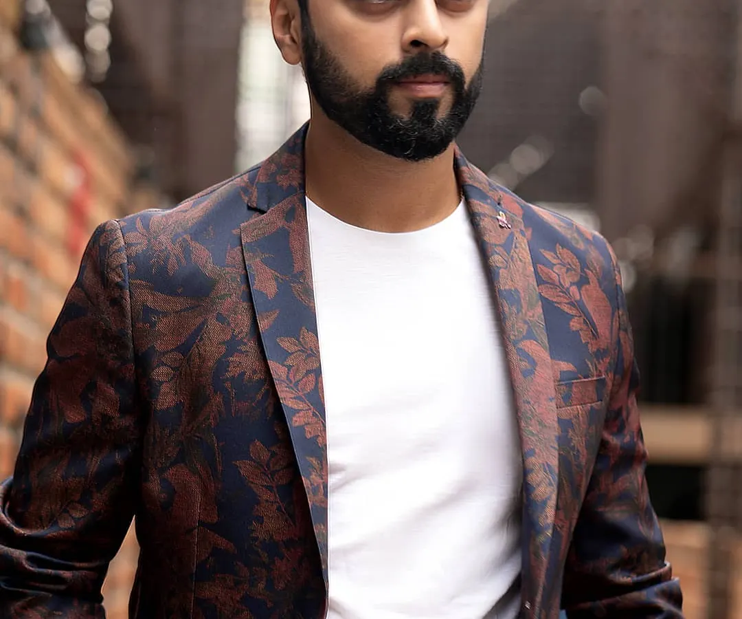Here’s a shot of KGF actor Tarak Ponnappa. For this actor portfolio session, we used the textures of a Bangalore alley to create a rugged yet sophisticated look. It’s about finding the perfect backdrop that complements the subject's personality.