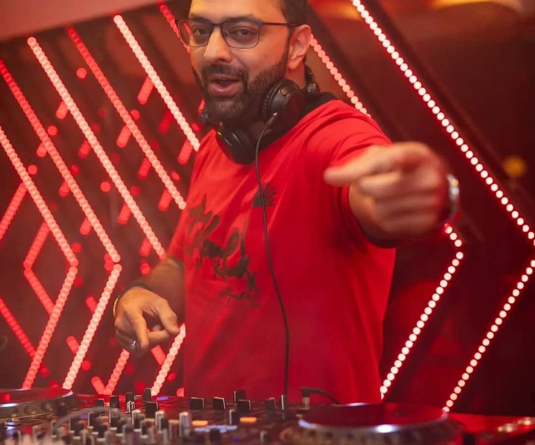 Right in the middle of the action at Nolimmits Lounge. I love connecting with the crowd, pointing to the people who are really feeling the music. It's all about creating that shared party experience.