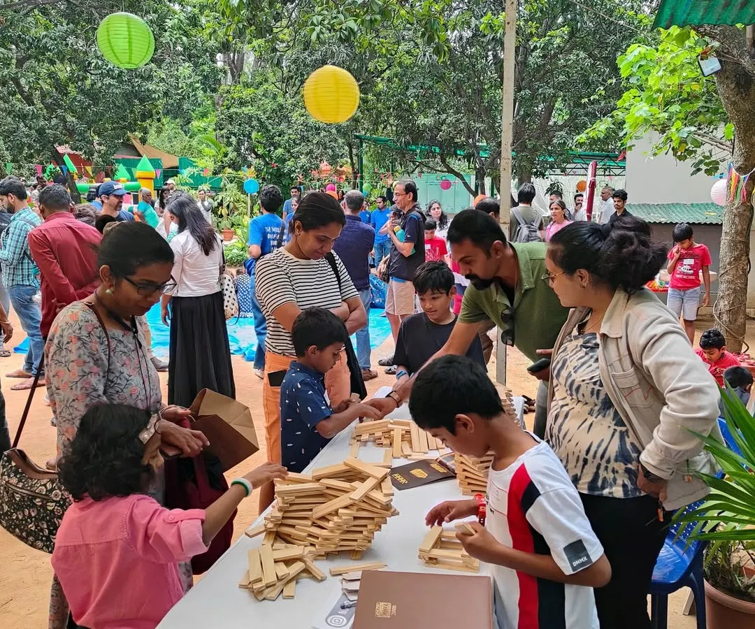 This is what our workshops are all about: a vibrant hub of activity where kids, parents, and friends gather to share ideas and build together. It's a hands-on, collaborative experience that brings the whole community together.