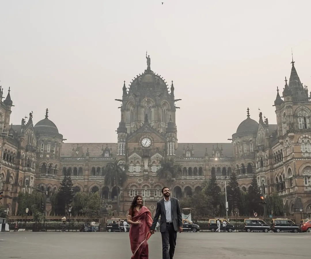 There's a certain magic to an empty Mumbai street at dawn. We started early to capture the grandeur of the CST station, creating a timeless portrait for this city-loving couple.