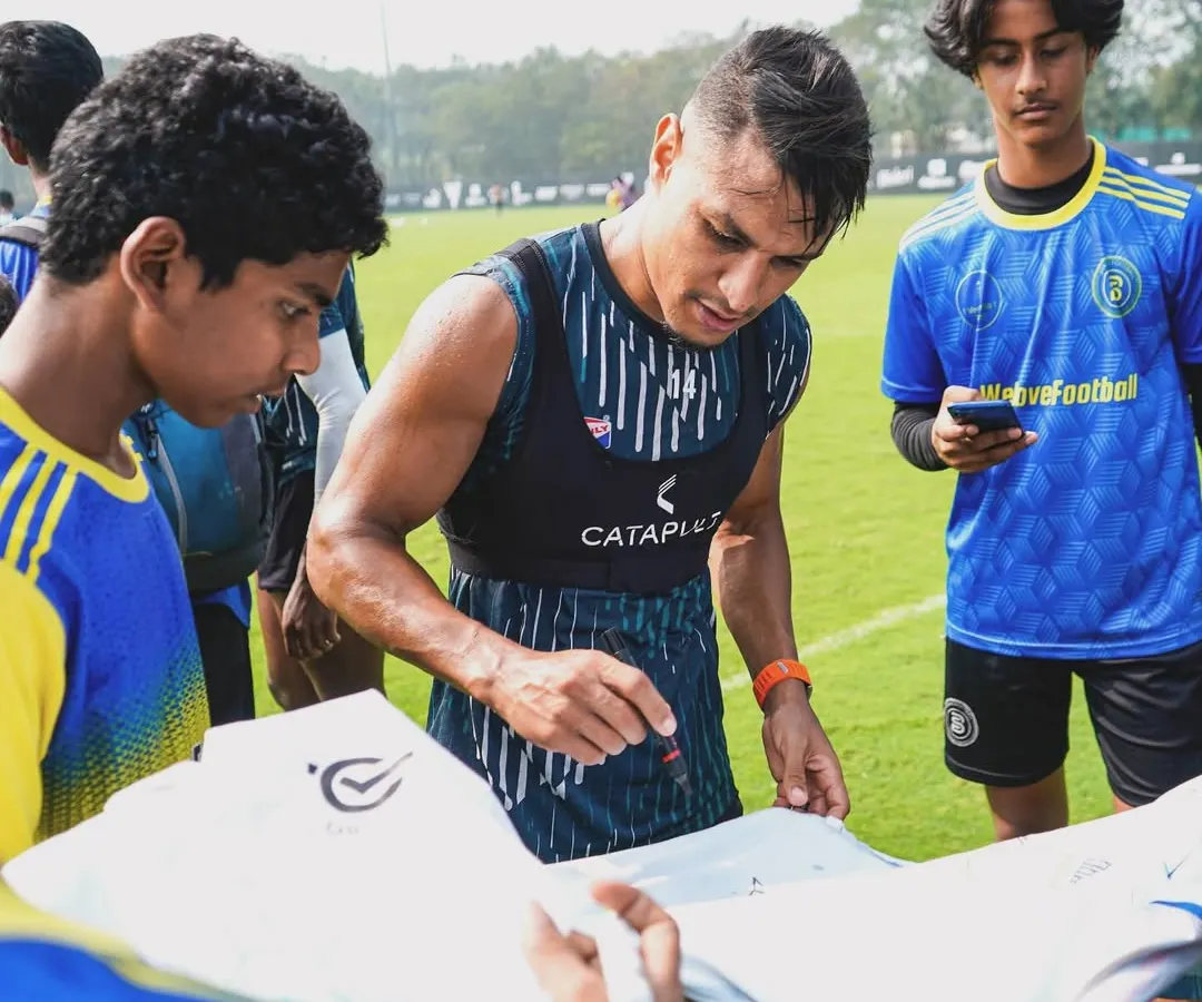 Our partnership with ISL club NorthEast United FC gives our players direct access to their heroes. Here, our U15 top scorer gets invaluable advice from the ISL's top scorer, making the professional dream a tangible reality.