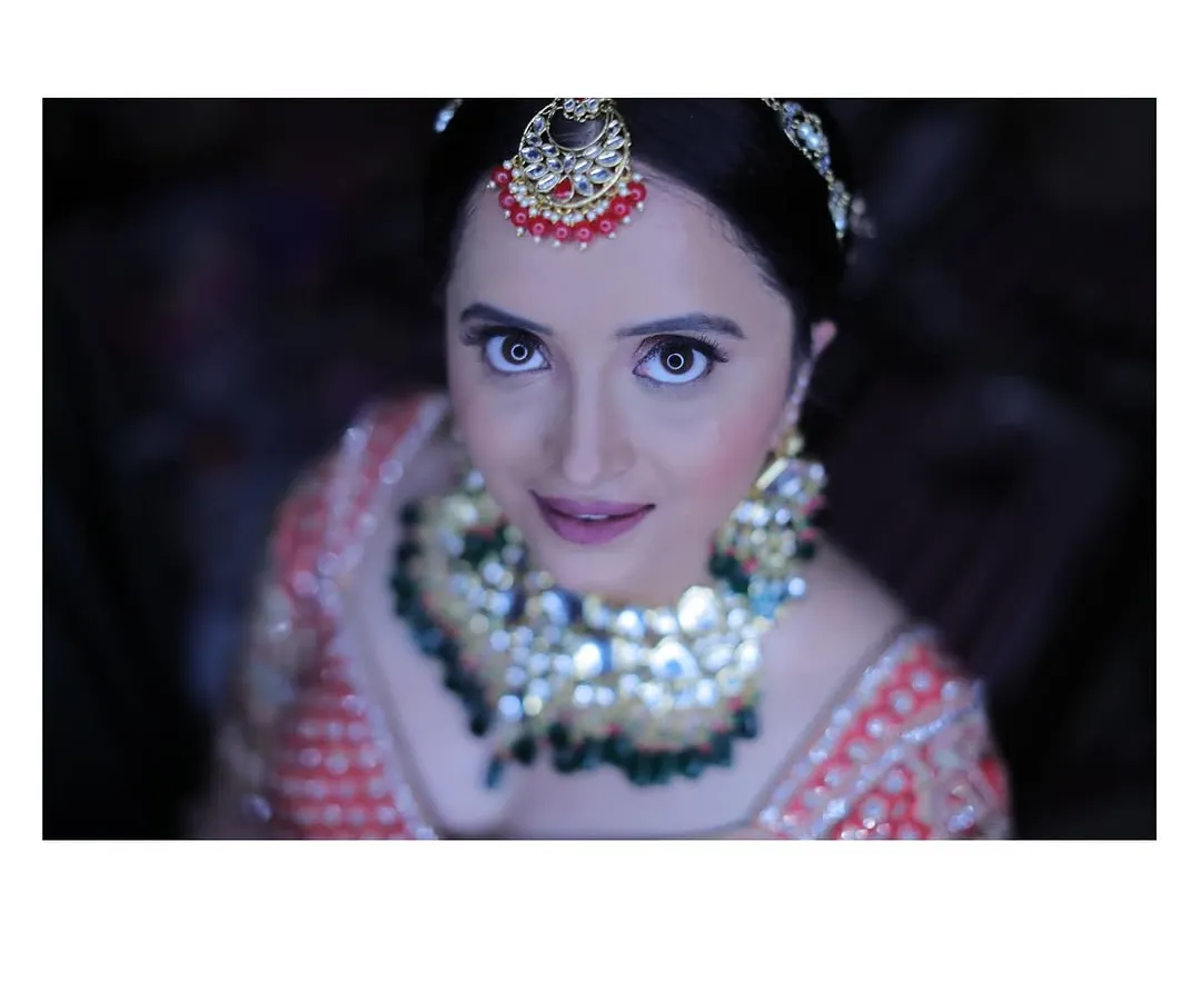 For this North Indian reception look, we went for full glam. I created a soft, shimmery pink eyeshadow look and sculpted her features to catch the light beautifully, making her eyes the star of the show.
