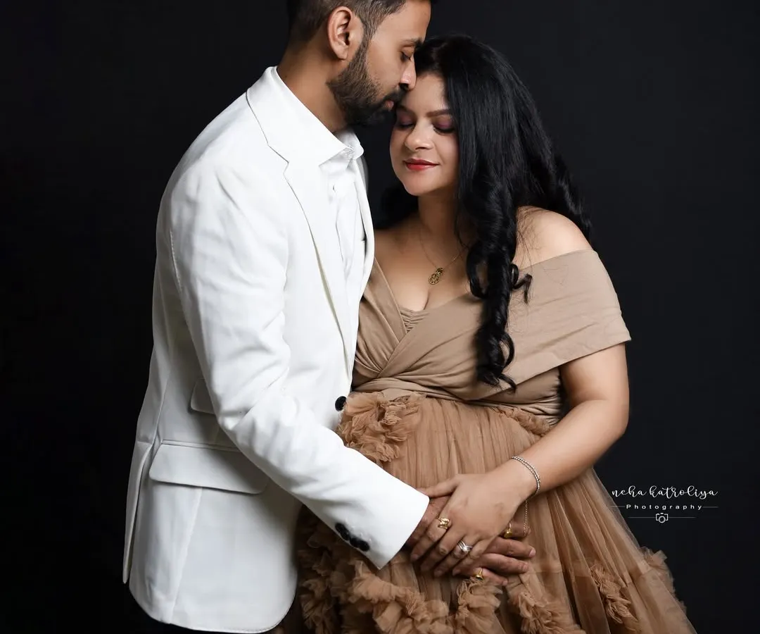 I love creating these dramatic and elegant maternity portraits in my studio. The use of a flowing gown, combined with moody, low-key lighting, really highlights the beauty and strength of the mother-to-be. This is a perfect way to celebrate your pregnancy.