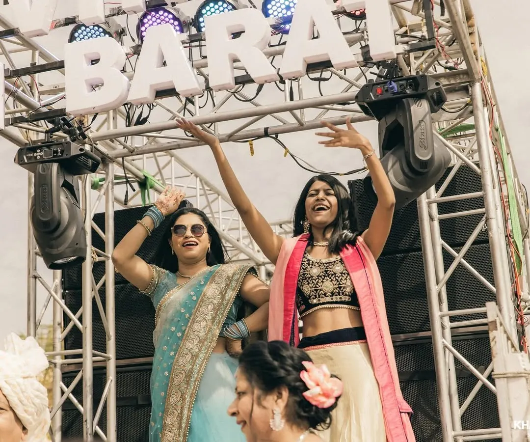 There's nothing like the energy of a 'Baraat on Wheels'. This is one of my favorite wedding concepts to host, getting everyone hyped up and dancing as we lead the procession. It’s all about creating moments of pure joy and celebration.