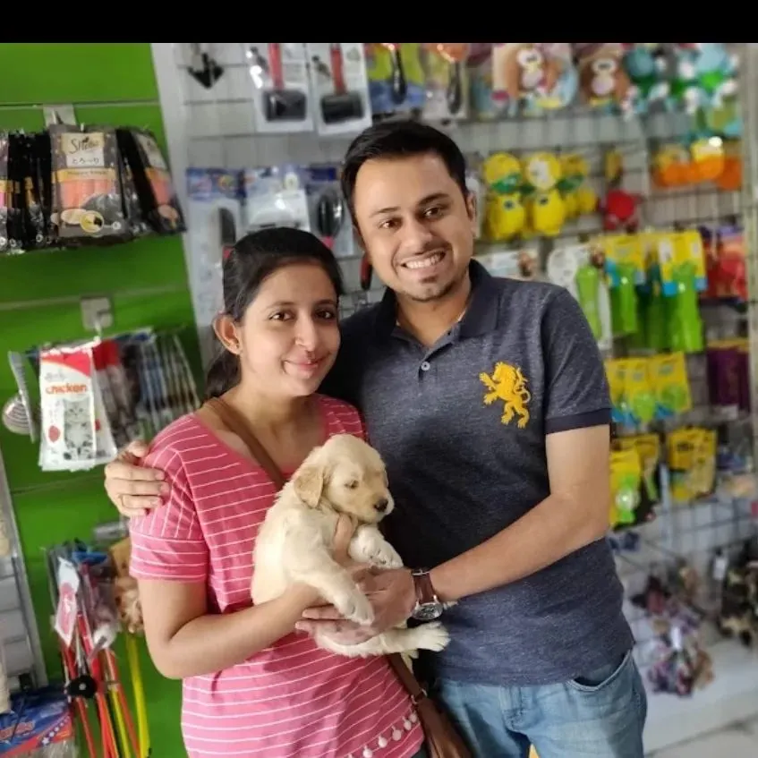 Nothing makes us happier than seeing new pet parents find joy with their furry family members. This couple is taking home their new golden retriever puppy, and we were so happy to be a part of their journey.