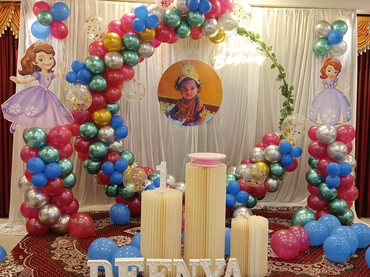 We love doing themed birthday parties. Here is a complete setup for a first birthday with a princess theme, including a custom balloon arch, character cutouts, a photo of the birthday girl, and a personalized 3D name board.