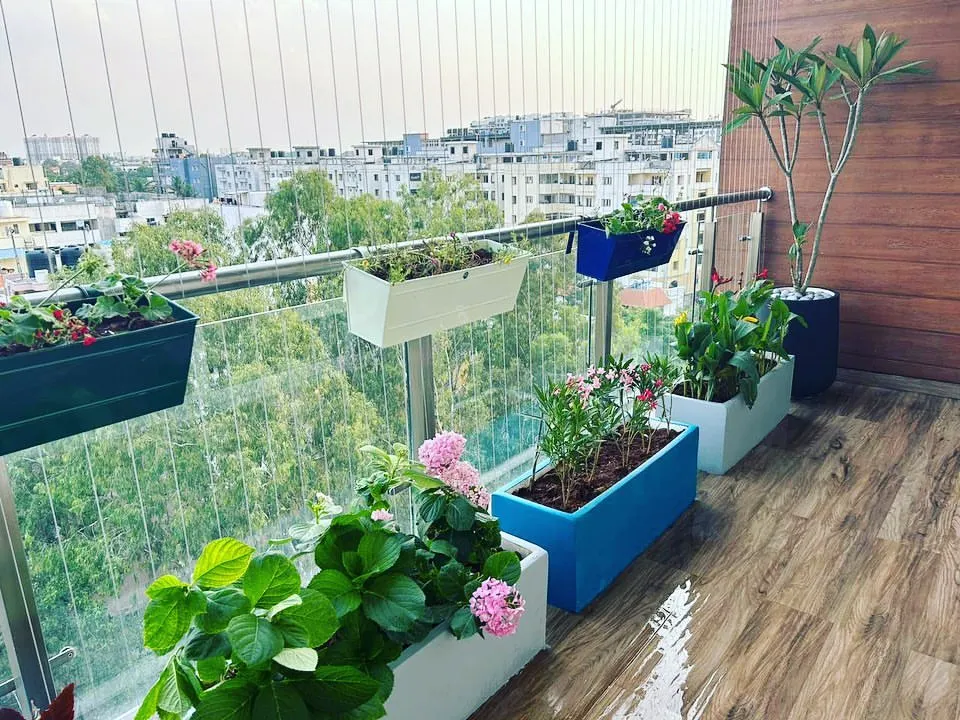 Your balcony can be more than just an outdoor space; it can be a vibrant escape. For this city apartment, we used a mix of railing planters and floor pots to introduce color and life, creating a beautiful garden with a stunning urban backdrop.