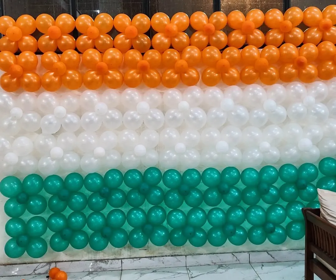 This is a large-scale balloon wall I constructed, forming the Indian tricolor flag. It serves as an impressive backdrop for stage events, photo opportunities, or national day celebrations in corporate spaces.