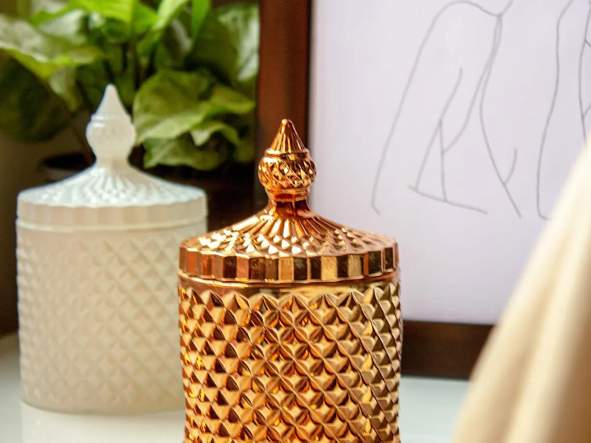 My diamond-cut crystal jar candles are designed to be a statement piece for your home. This 250g soy wax candle not only fills your space with a beautiful custom fragrance but also adds a touch of luxury and elegance to your decor.