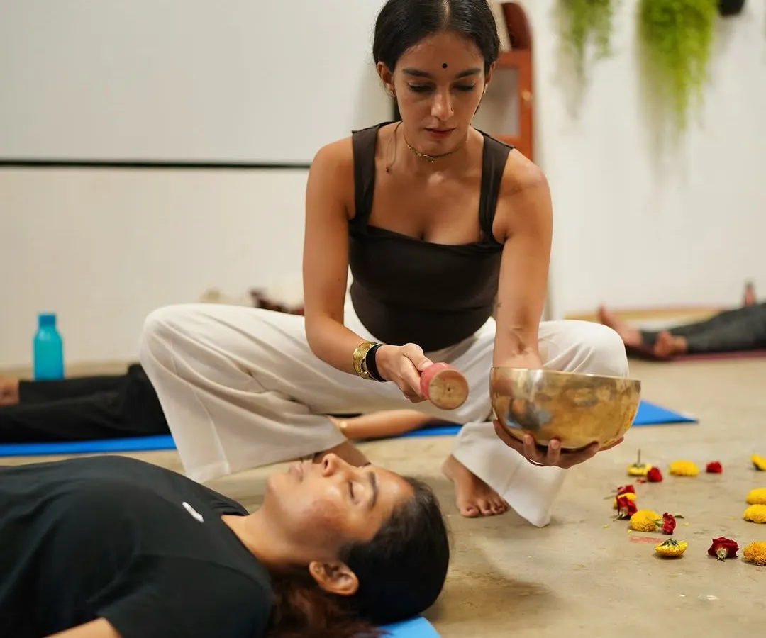 During a sound healing session, I use a traditional Tibetan singing bowl to create vibrations that calm the nervous system. This practice of sound bath therapy allows for deep rest, helping to release stored tension and restore a sense of inner harmony.