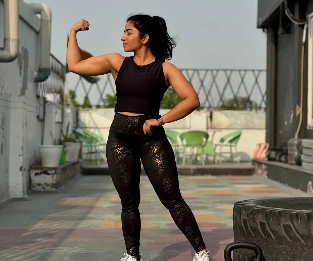 Strength is a huge part of feeling your best. My coaching focuses on building lean muscle through effective workouts, which helps create a strong, toned physique and boosts your metabolism for sustainable fat loss.