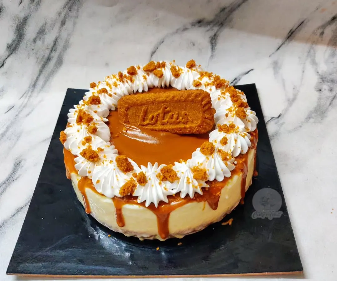 Here it is, my famous eggless Lotus Biscoff cheesecake in all its glory. A crunchy biscuit base, a creamy baked cheesecake filling, and a generous topping of Biscoff spread and crumble.