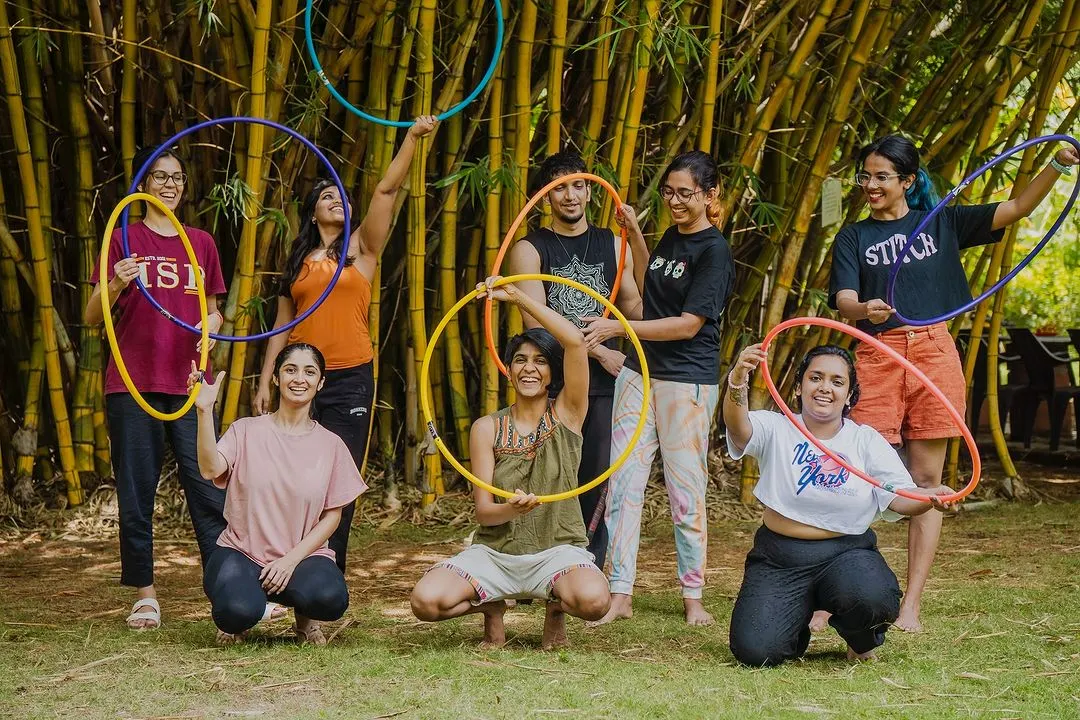 This is the vibe of my workshops. A great group of people having fun and learning hoop flow together outdoors. It's all about finding your own rhythm in a supportive space.