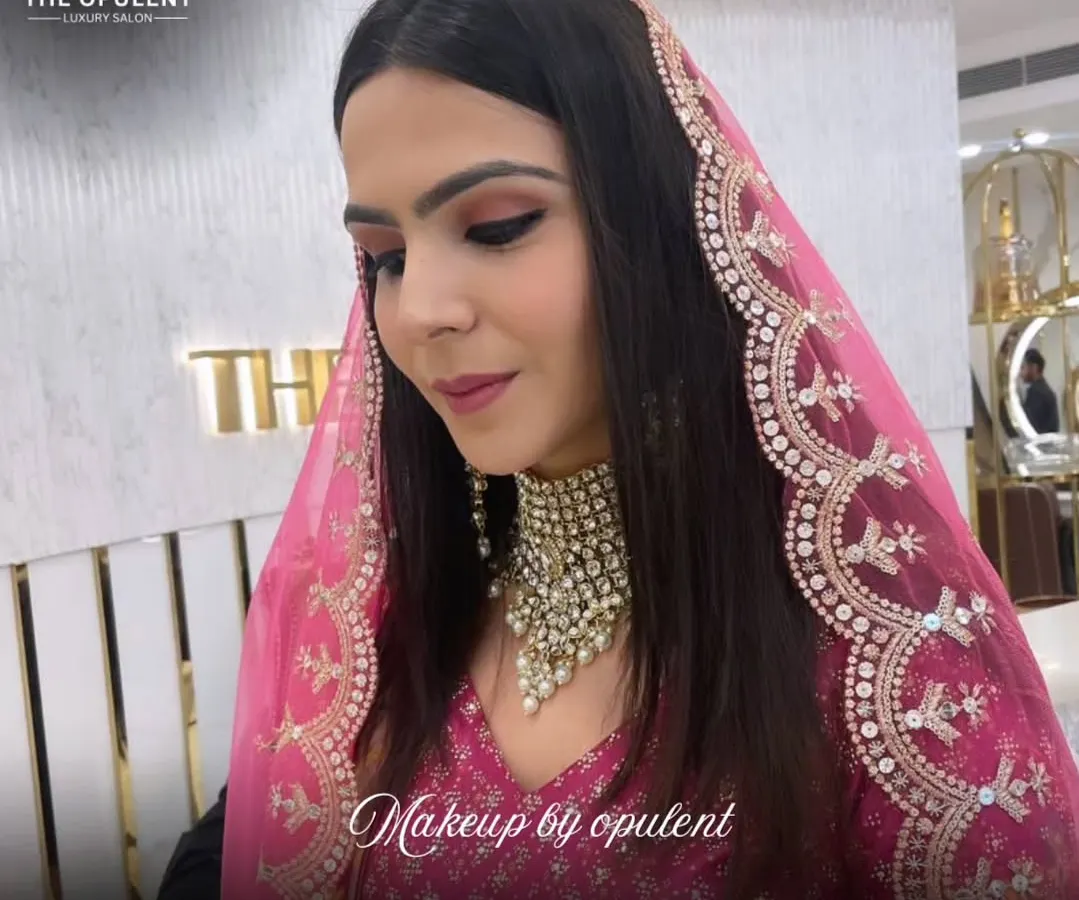 We crafted this soft and romantic look, perfect for a pre-wedding event or the main ceremony. The focus is on flawless skin, subtle pink eyeshadow that makes the eyes pop, and a delicate dupatta setting that frames the face beautifully.